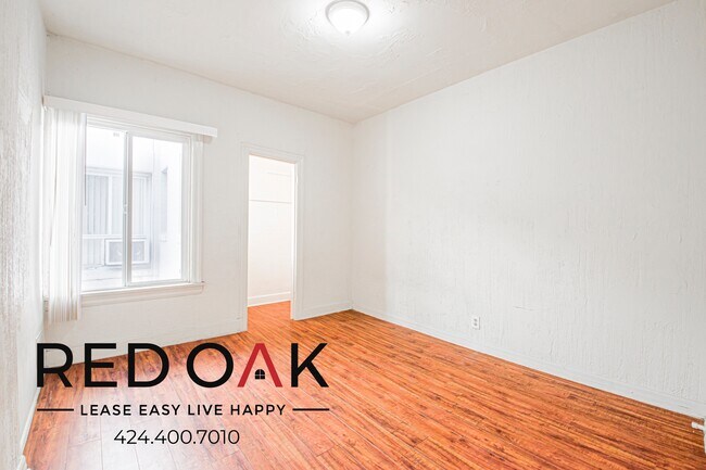 Building Photo - 302 Alexandria Ave