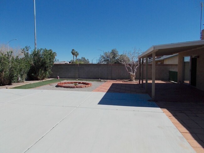 Building Photo - 4-Bedroom Home with Spacious Backyard