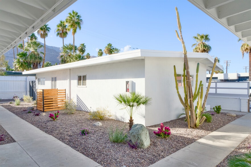 Building Photo - 975 E Camino Parocela