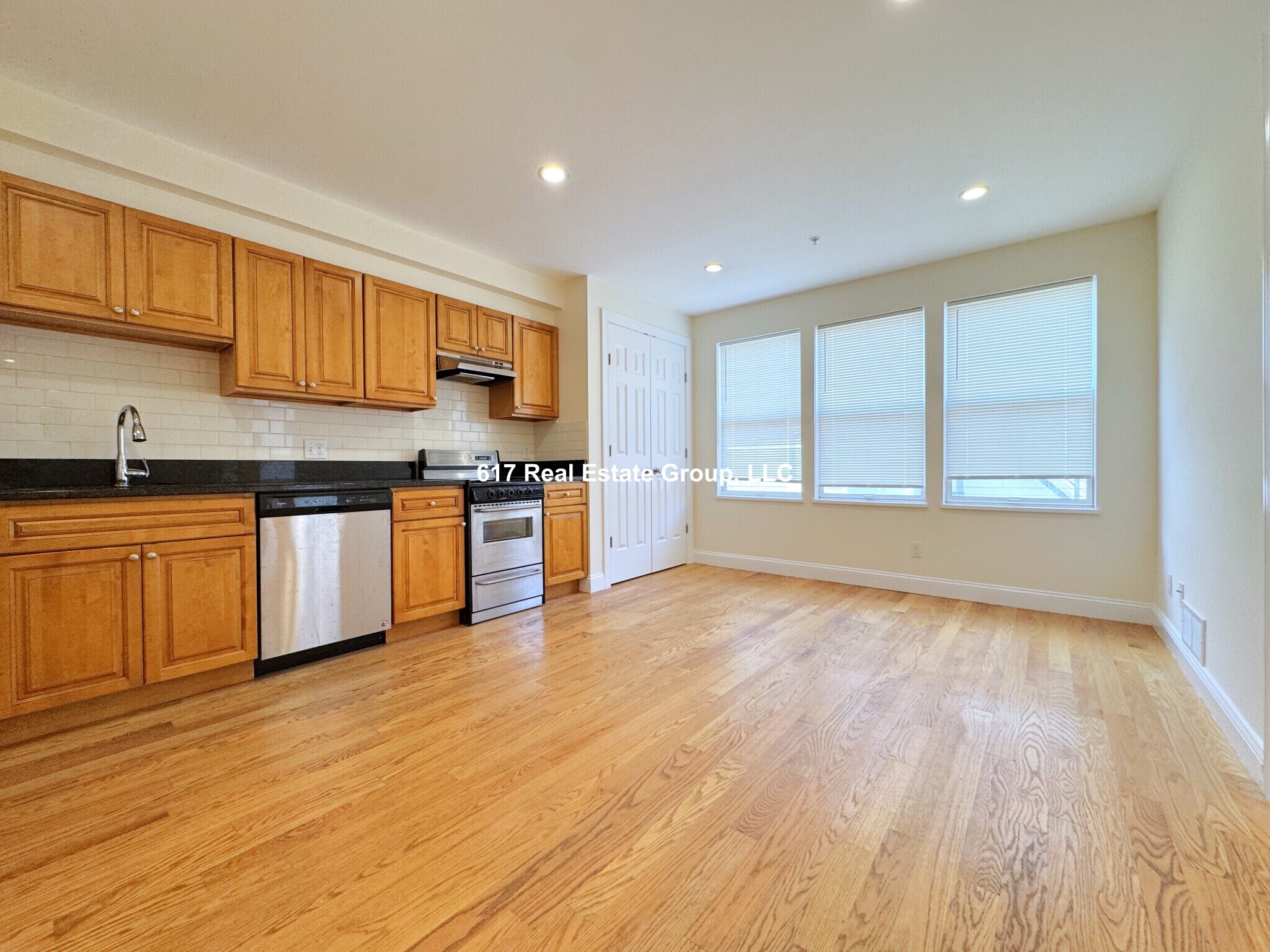 Building Photo - 379 Harvard St