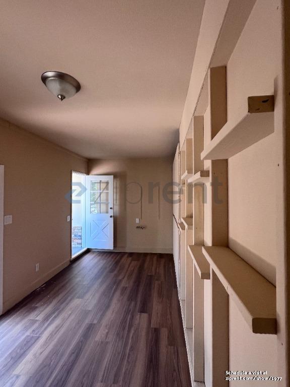 Building Photo - 10609 Creston Dr