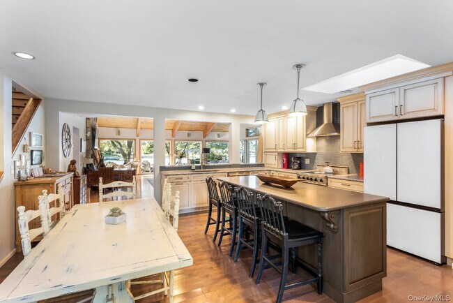 Building Photo - 3693 Pine Neck Rd
