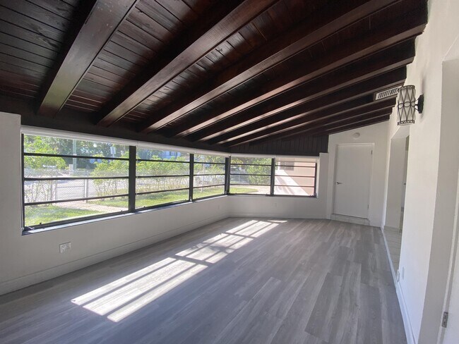 Building Photo - 1101 Bay Dr