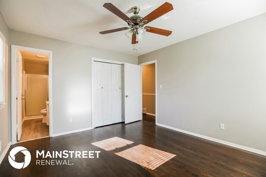 Building Photo - 2900 S Linwood Ave