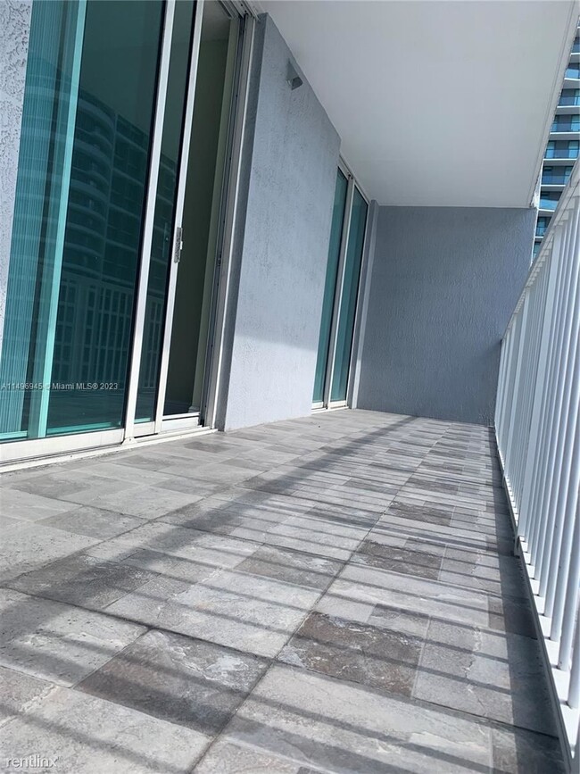 Building Photo - 1 br, 1.5 bath Condo - 1250 S Miami Ave Ap...