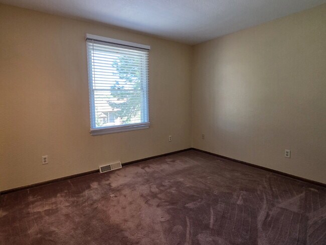 Building Photo - Single-Family Home in Near-Perfect Condition | 3-Car Garage | Covered Patio | Large Unfinished Ba...