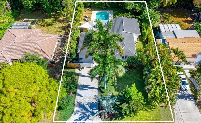 Building Photo - 1003 NE 118th St