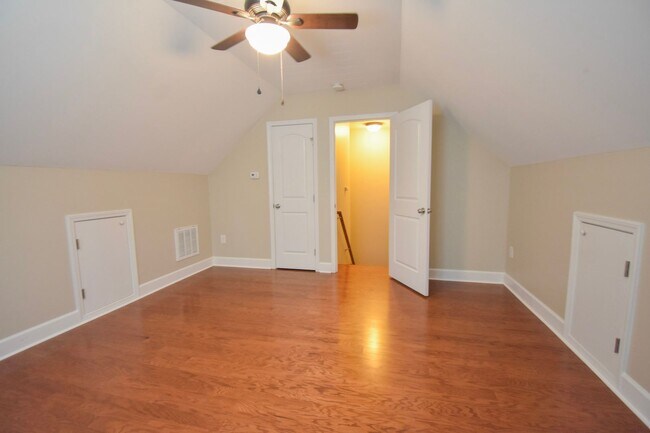 Building Photo - 4 Bedroom 2 Bathroom Home in Anderson Creek