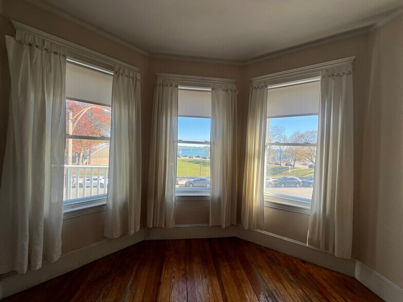 Building Photo - 53 Farragut Rd