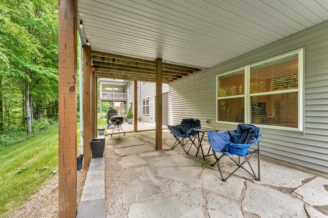 Building Photo - 6690 Green Valley Ct SE