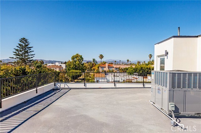 Building Photo - 1332 S Longwood Ave