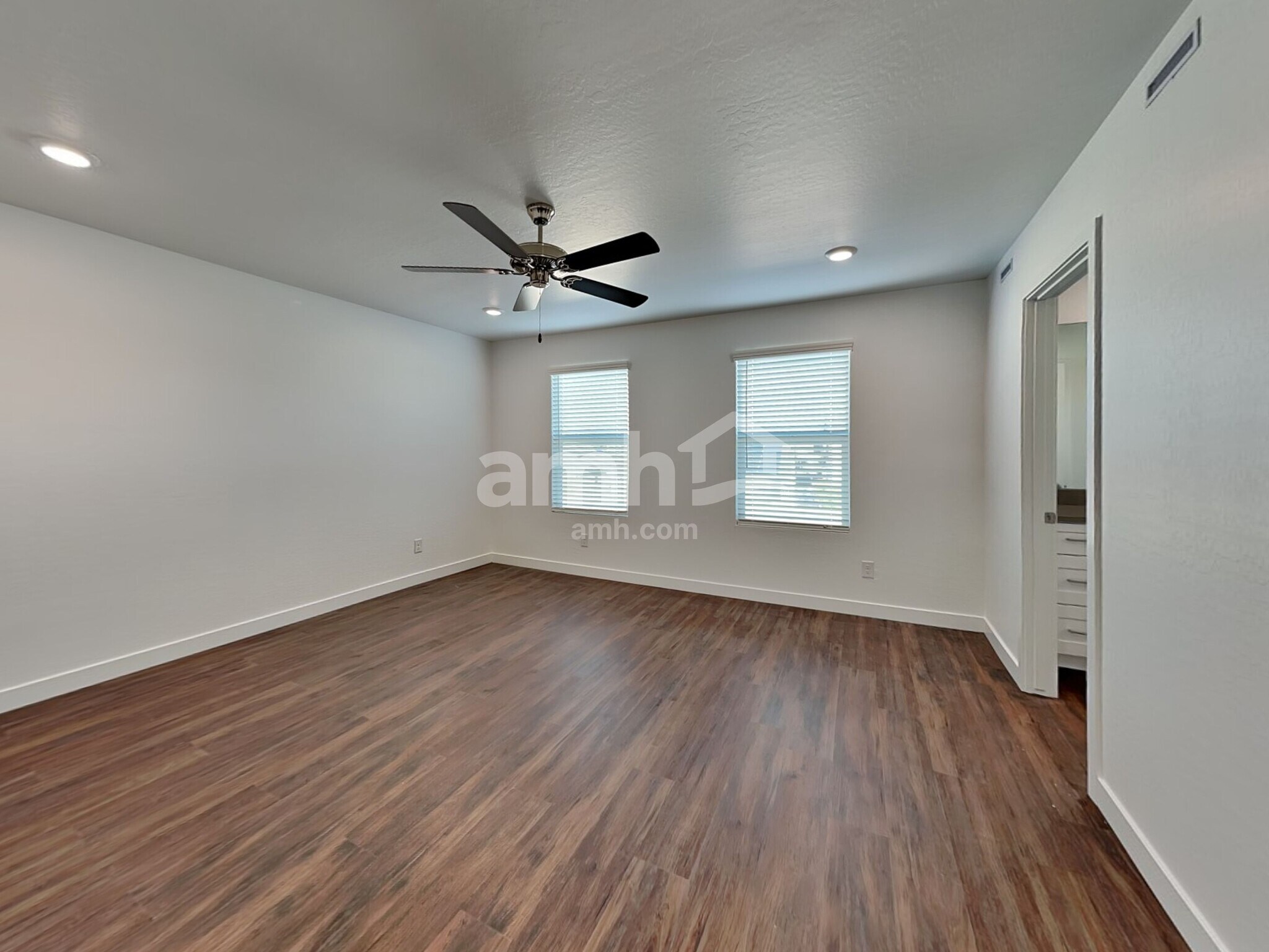 Building Photo - 2128 W Alicia Dr