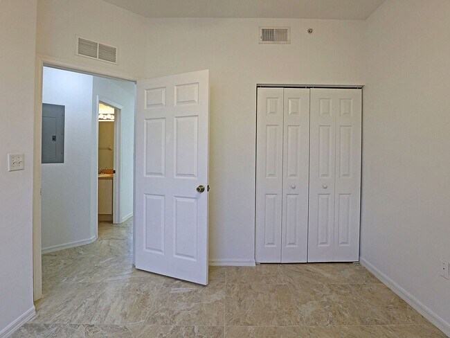 Building Photo - Bellamar 15385-411