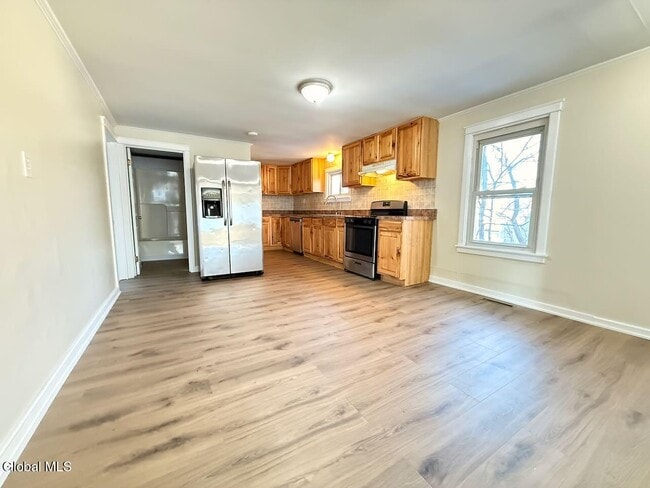 Building Photo - 314 Main St