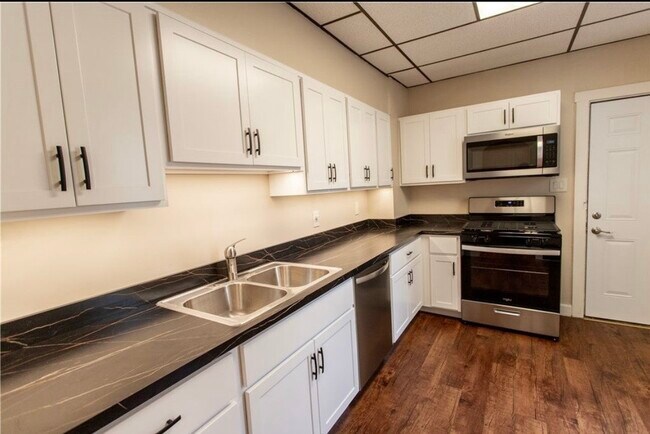 Building Photo - 619 E 17th Ave