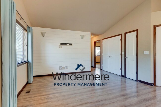 Building Photo - 3 Bedrooms 2 Bath Located In Crosby Commons