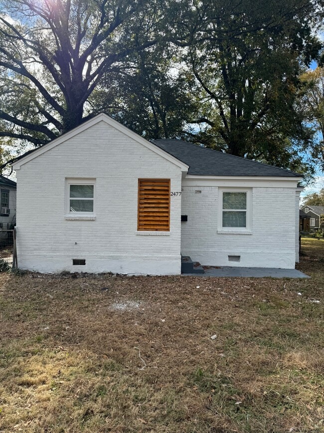 Primary Photo - 2477 Boyle Ave