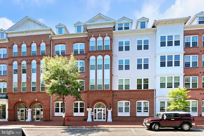 Building Photo - 4950 Brenman Park Dr