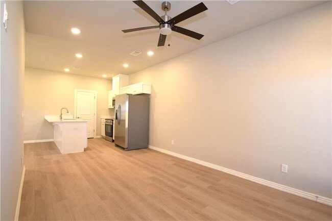 Building Photo - 1604 SW Poigai Wy