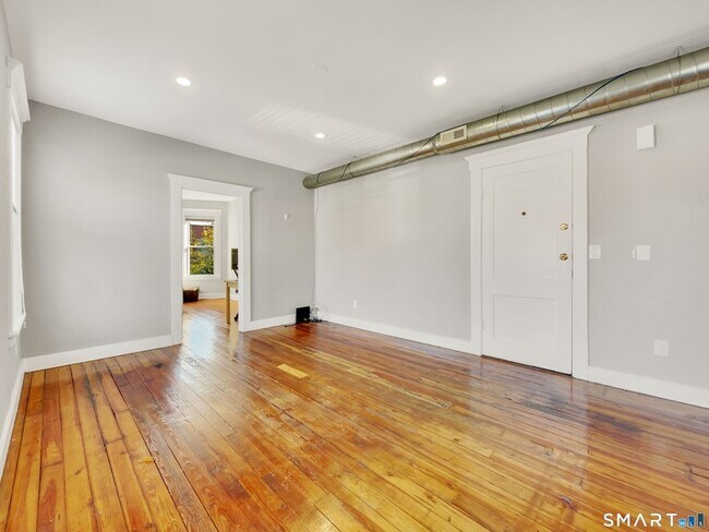 Building Photo - 258 Nicoll St