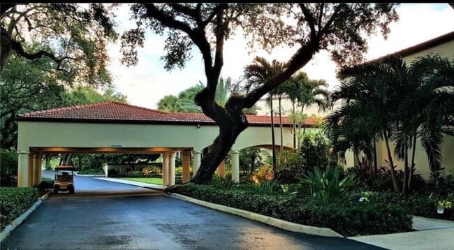 Building Photo - 9440 Poinciana Pl