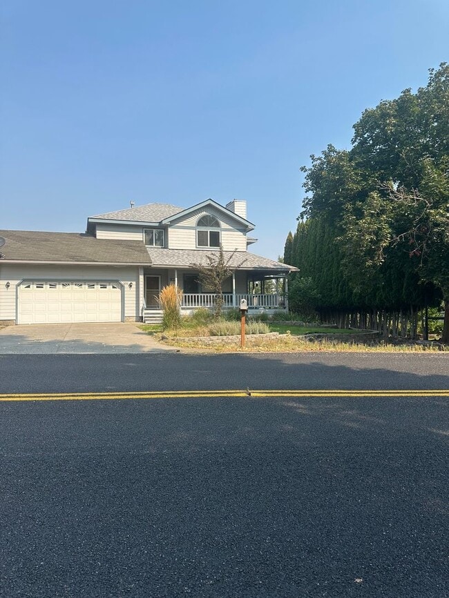 Primary Photo - Two Story home with Finished basement- Hayden