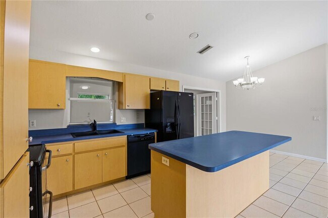 Building Photo - 2260 Mistleto Ln