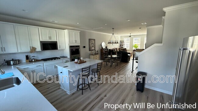 Building Photo - 612 Southview Ln