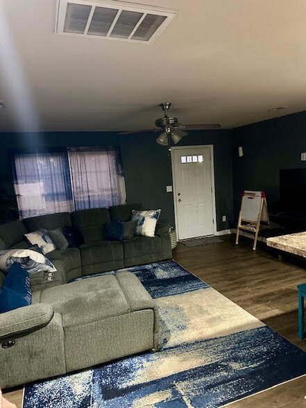 Building Photo - 116 Truxton Ave