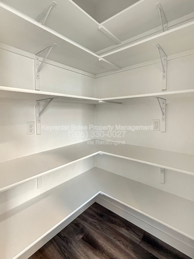 Building Photo - 2115 W Bella Ln