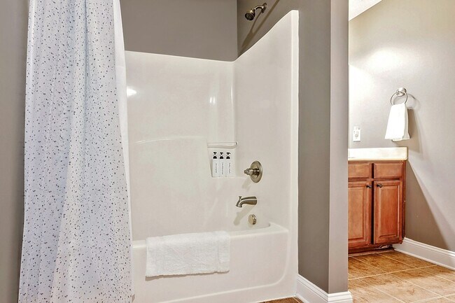 Building Photo - 523 Murray Fork Dr