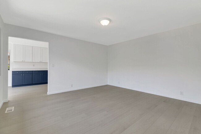 Building Photo - Renovated Duplex in the Heart of Silicon Valley!