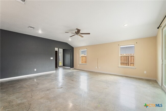Building Photo - 742 Freedom Cir