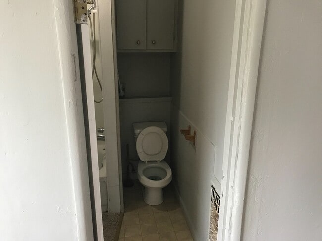 Building Photo - 220 Doty St