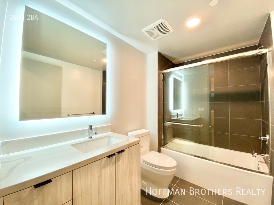 Building Photo - 1532 Brockton Ave