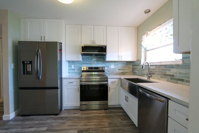 Building Photo - Charming Sun City Center Retreat: 2BR/1BA ...
