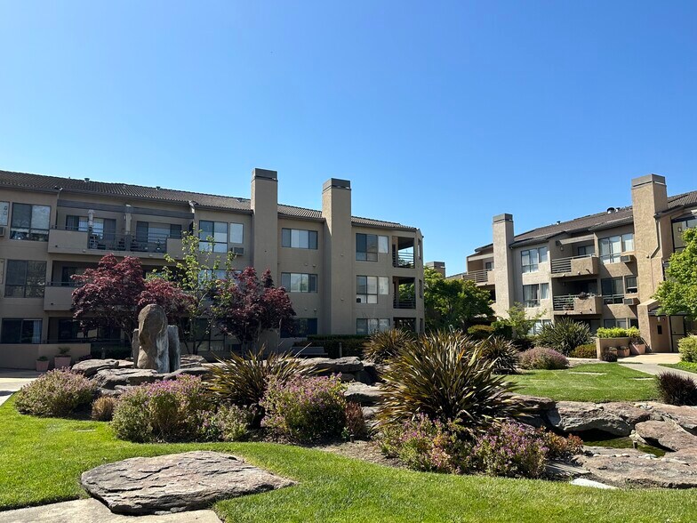 Building Photo - 39206 Guardino Dr