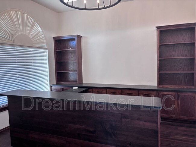 Building Photo - 2815 SE 44th St