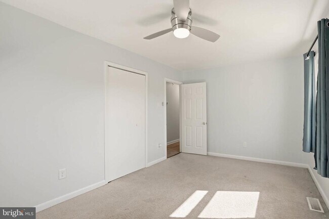 Building Photo - 7897 Pavilion Dr