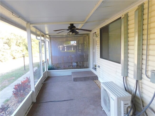 Building Photo - 532 7th Pl