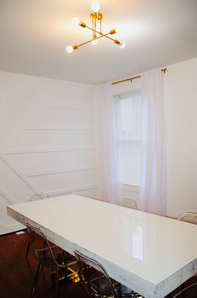 Building Photo - 708 Melville Ave