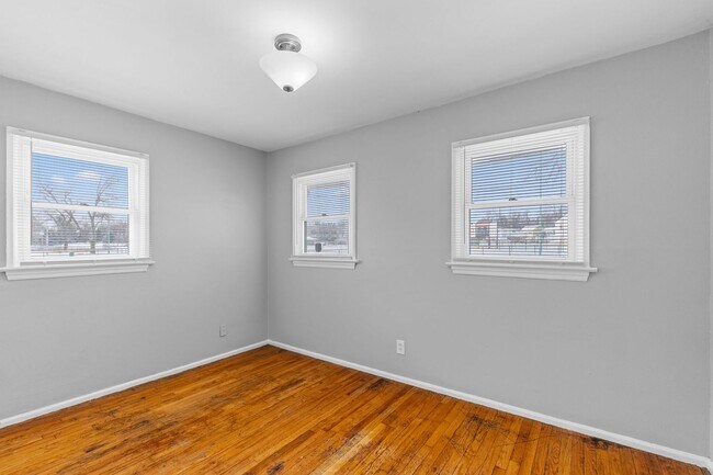 Building Photo - 8433 1st St