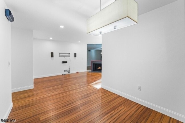 Building Photo - 13 Jill Ct