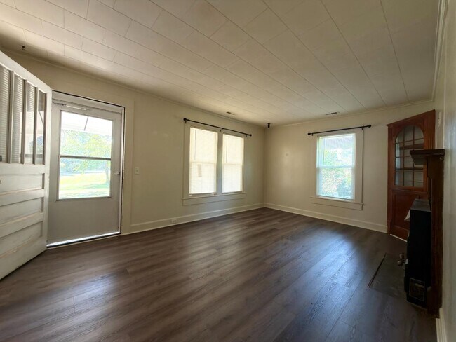 Building Photo - 6919 Deep Springs Rd