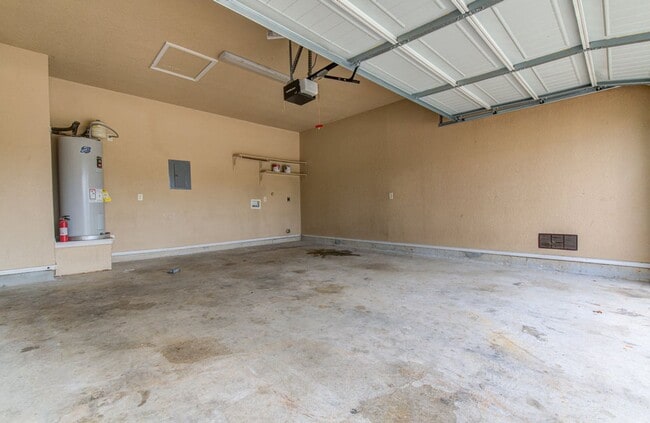 Building Photo - 1042 Carolyn Cove