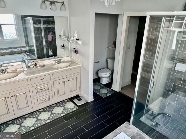 Building Photo - 303 Evesham Ave