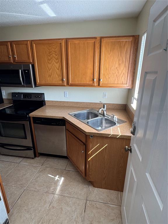 Building Photo - 3063 St Clair Ave