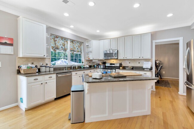 Building Photo - 15346 Bowmans Folly Dr