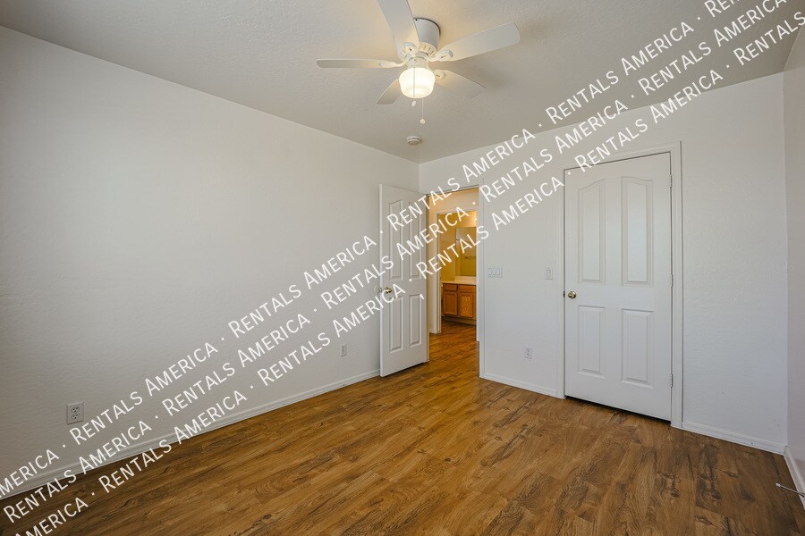 Building Photo - 3218 N 127th Ln