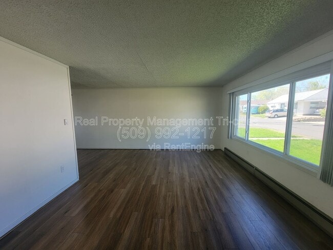 Building Photo - 1003 Torbett St